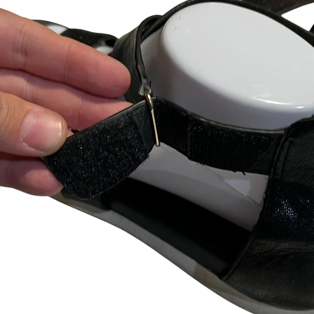 Sofft Black Leather Criss Cross Strap Flat Sandals Women's Size‎ 8.5 Casual